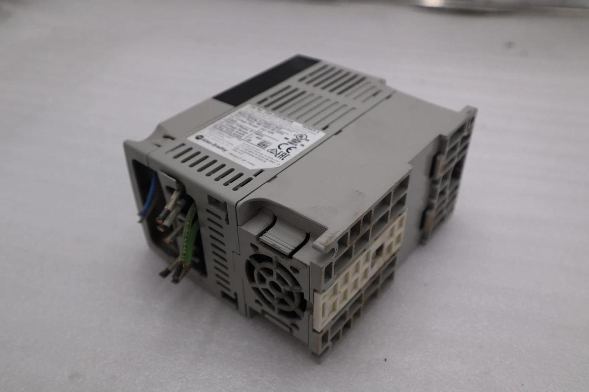 Used Allen Bradley AB 22A-D2P3N104 /A PowerFlex 4 AC Drive 1HP 3Ph 480V STOCK H1806