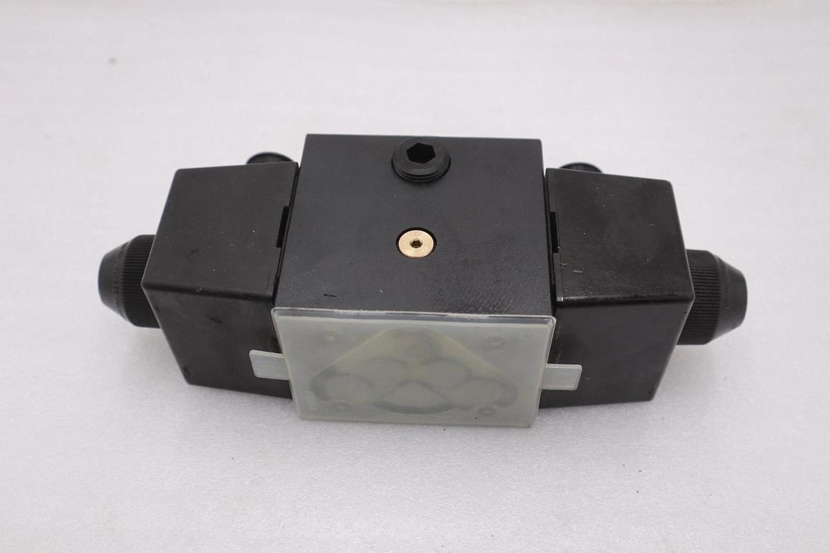 EATON/VICKERS,  DG4S4-016C-U-B-60 Hydraulic Pilot Valve NEW NO BOX STOCK GF-753