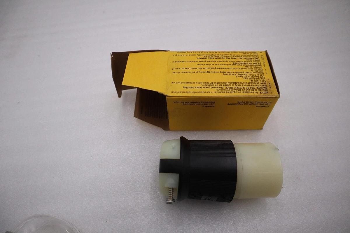 HUBBELL HBL2833 / HBL2833 - NEW IN BOX - STOCK H467A