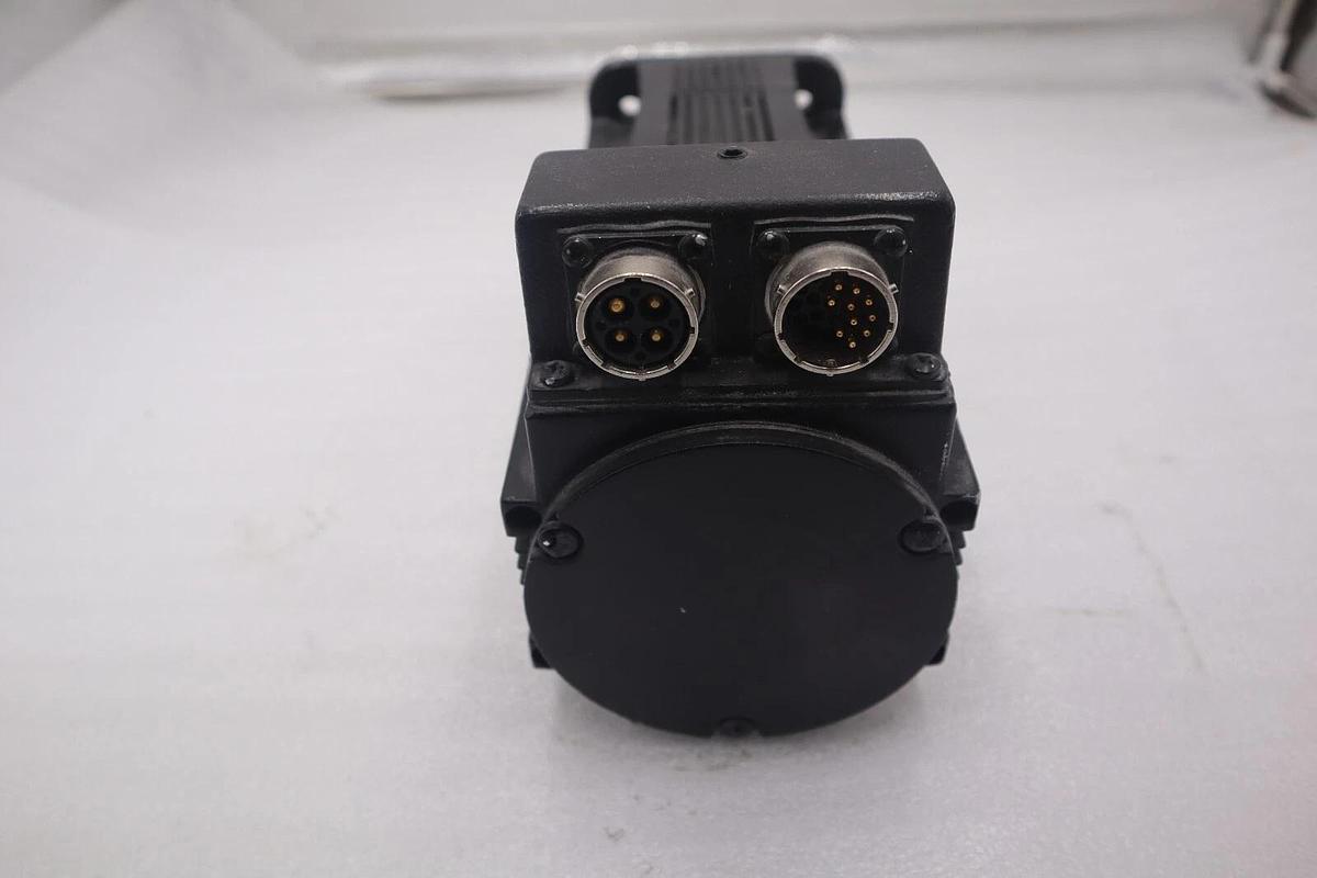 Used ALLEN BRADLEY 1326AB-B420H-M2L SERVO MOTOR AC PERMANENT MAGNET STOCK M-160