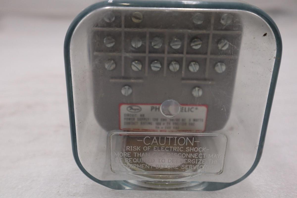 Used Dwyer 3304 Photohelic Pressure Switch Water Gauge STOCK 5524