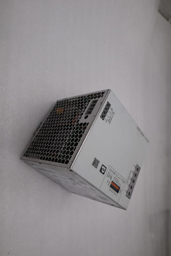 NEW NO BOX Phoenix Contact QUINT4-PS/3AC/48DC/20 POWER SUPPLY STOCK H144A