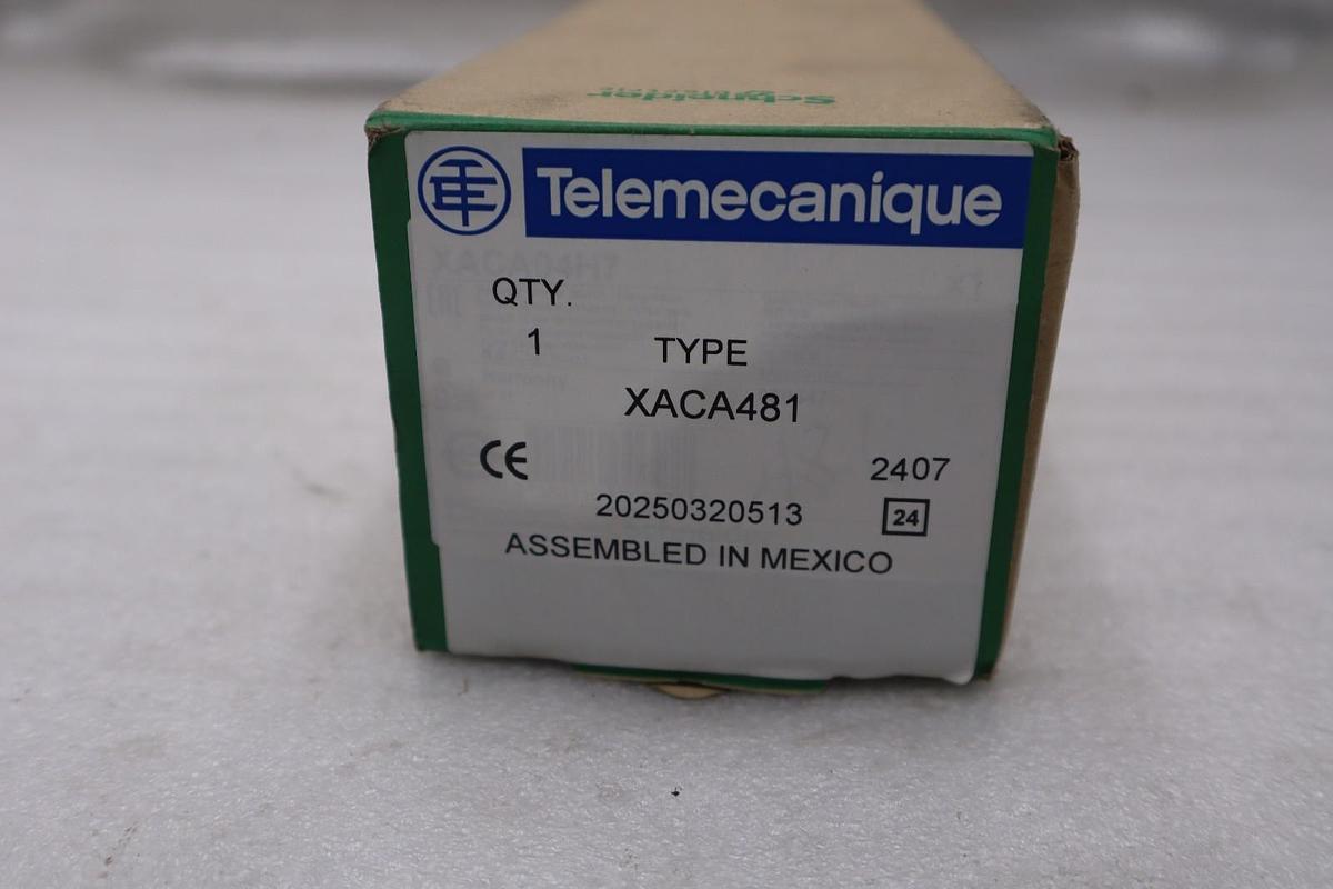 NEW SCHNEIDER XACA481 Pendant Control Stations Crane Switch Stock 6054