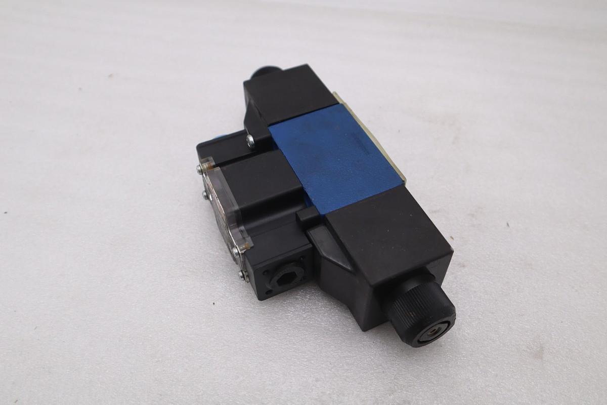 Used BOSCH REXROTH R978873230 VALVE 4WE6D62/OFEW110N9DA/62 NEW STOCK  GF-719A