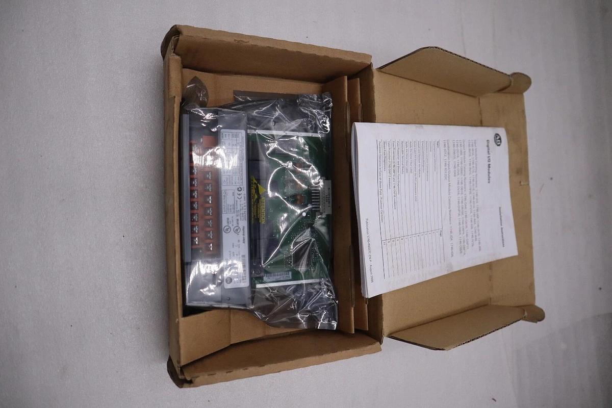 NEW OPEN BOX Allen-Bradley 1746-OX8 SLC 500 Output Module 1746-0X8 STK H274