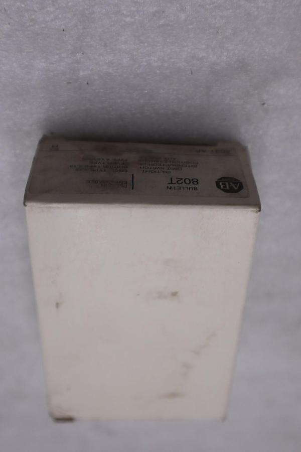 Used NEW OPEN BOX AB Allen-Bradley 802T-AP Oil Tight Limit Switch 802T-AP STK GF332A