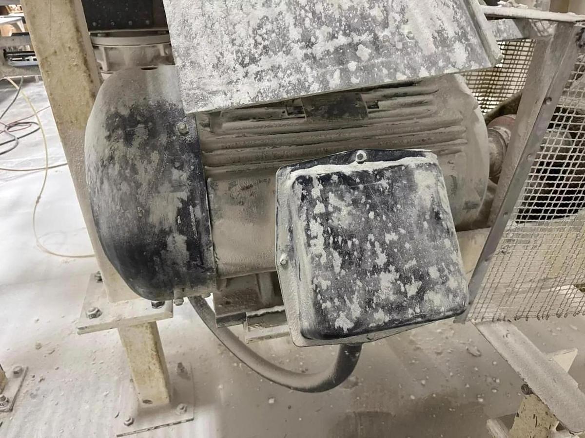 Used STAINLESS STEEL DOUBLE SPIRAL RIBBON BLENDER APROXIMATELY 222 CUBIC FEET