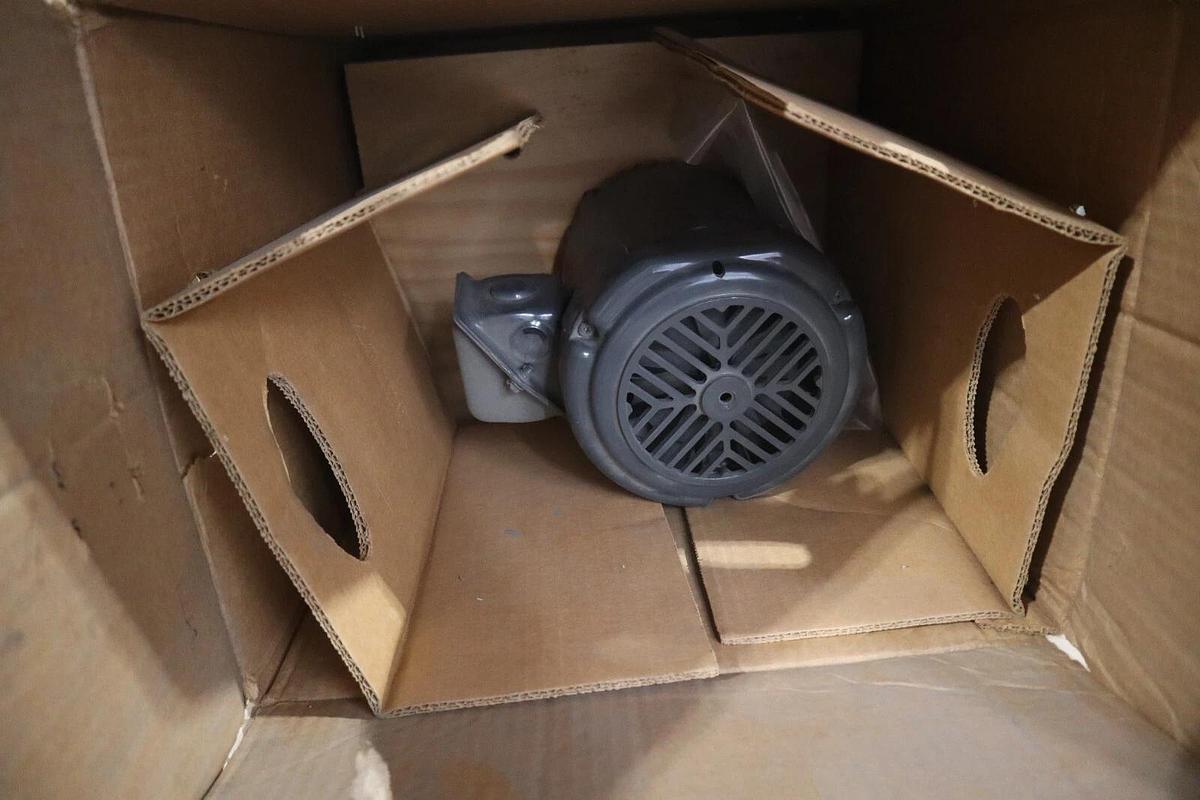 US MOTORS U12S2ACR TYPE UTF MOTOR 1/2HP 56C 3PH 1745RPM NEW STOCK H792