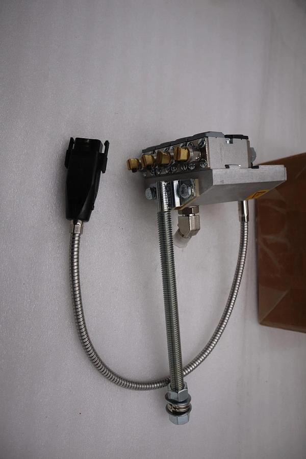 Used NEW Original Nordson 1057404 Gun SolidBlue S-4-LP-T 240 VOLTS 310 WATTS #H726A