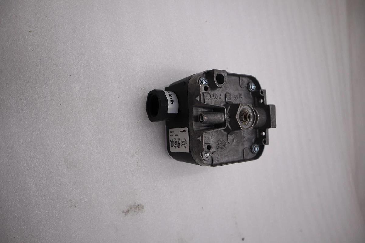 Krom Schroder DG10T Pressure Switch 0.4-4.0 IN WC 1.0-10 BAR STOCK H428A