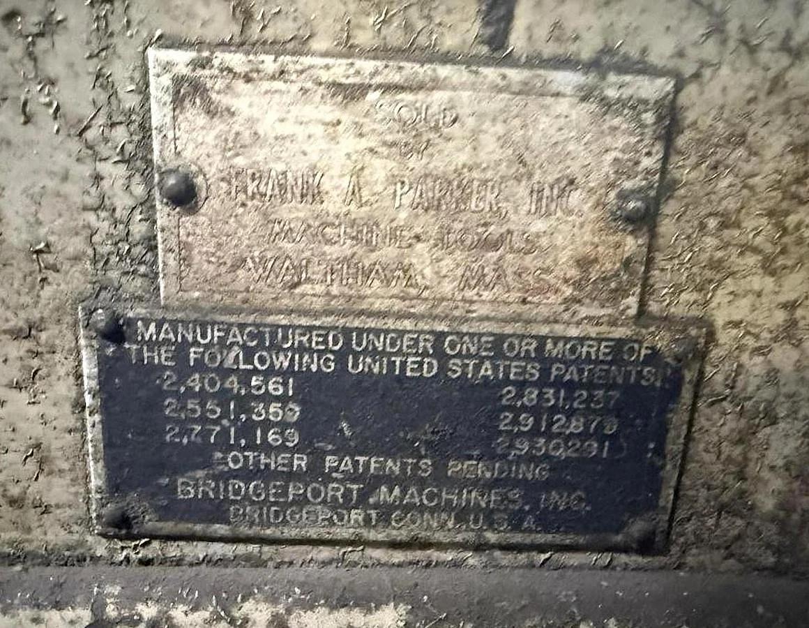 Used BRIDGEPORT VERTICAL MILLING MACHINE WITH ACU-RITE II DIGITAL READOUT