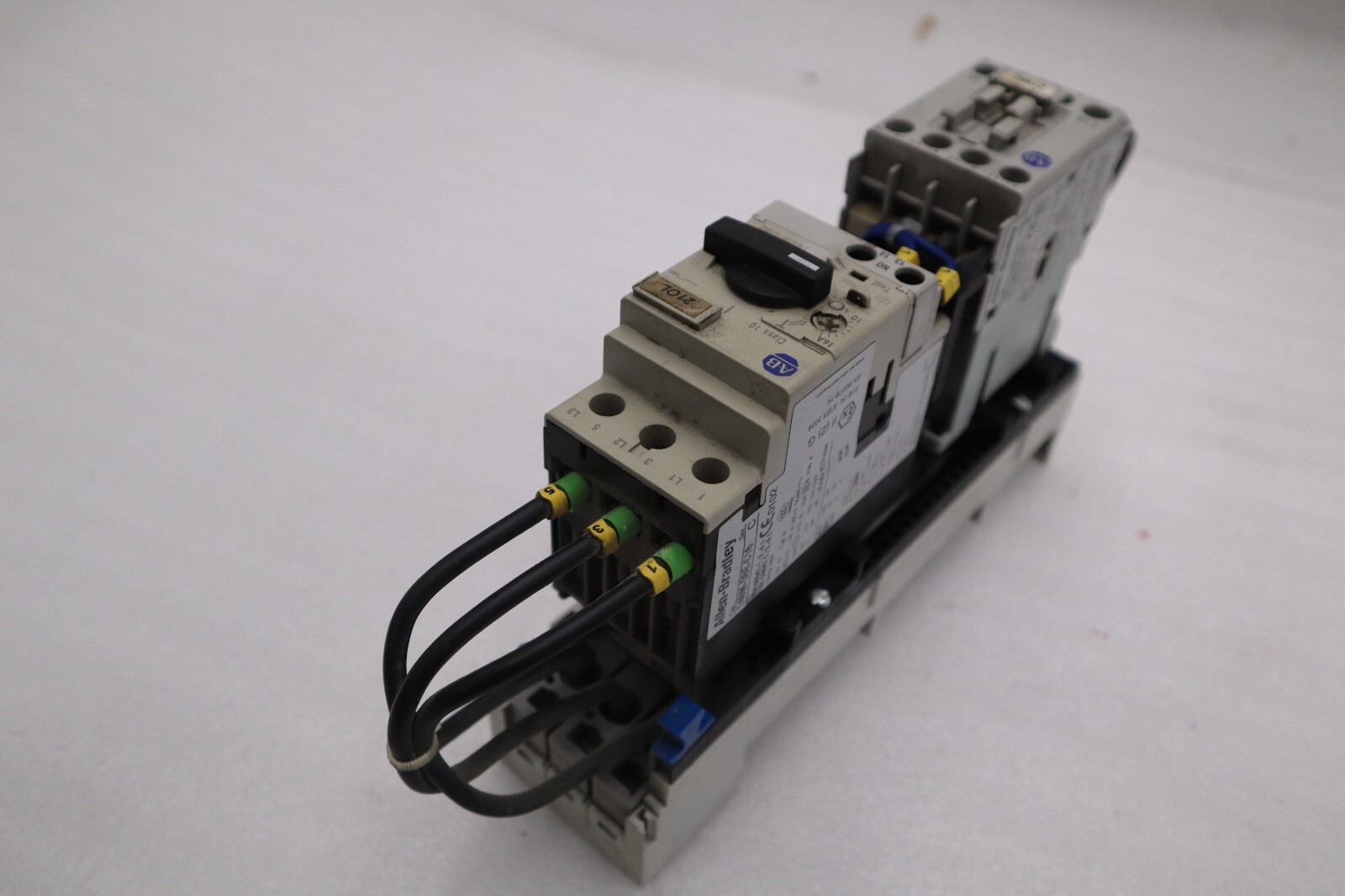 Used ALLEN BRADLEY 140M-D8E-C16 CIRCUIT BREAKER WITH 100-C16*10 CONTACTOR STOCK 717-A