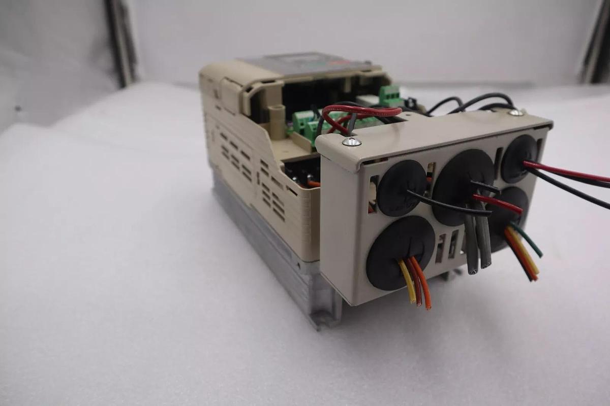 Used YASKAWA ELECTRIC CIMR-AU4A0004FAA / CIMRAU4A0004FAA REV E VFD DRIVE STOCK 4311