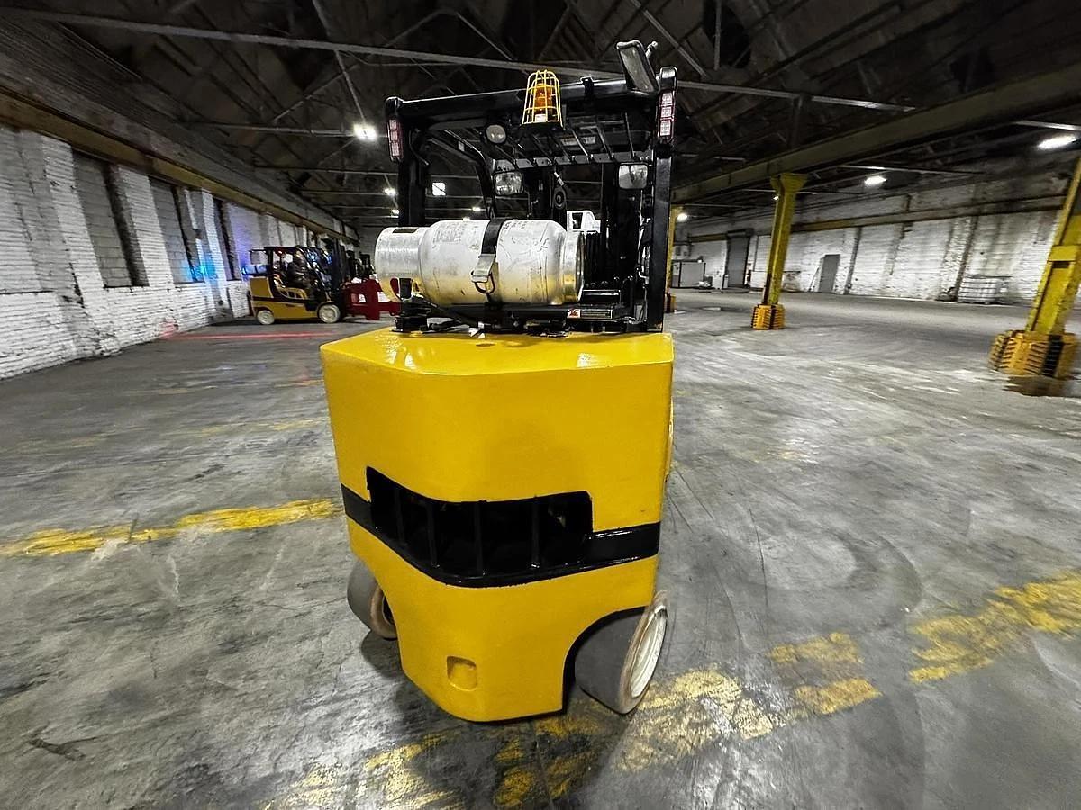 Used 12,000 LB. YALE MDL GLC120VX LH92"/RH185" WITH 72" CASCADE PAPER ROLL CLAMP 2019