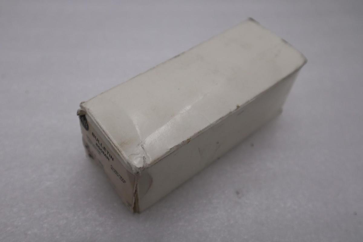 Used NEW OPEN BOX AB Allen-Bradley 800MR-A2 Pushbutton / Pilot Device STOCK H1238A