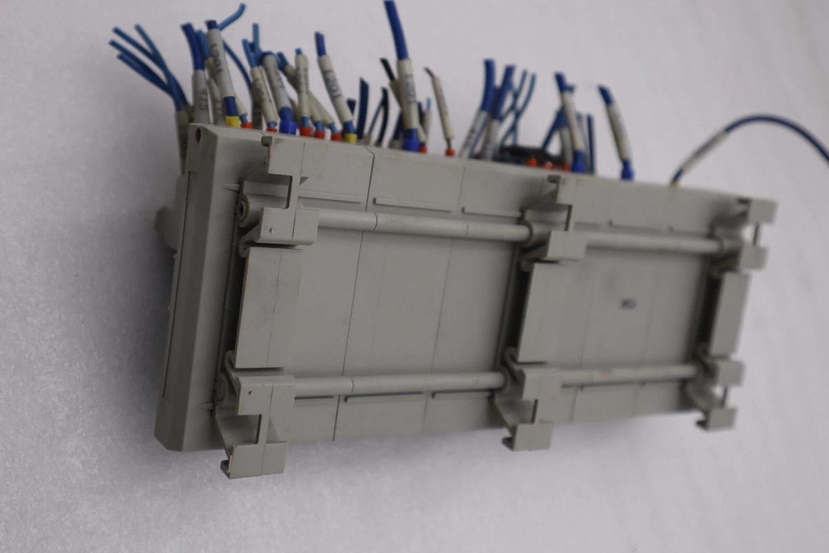 Used ALLEN BRADLEY 1492-IFM40F-3 WIRING SYSTEMS MODULES STOCK 2409A