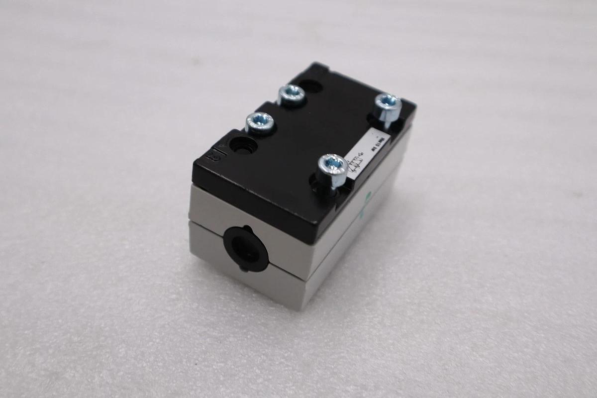 Used NEW OPEN BOX Aventics 5811130000 Valve System STOCK H1525A