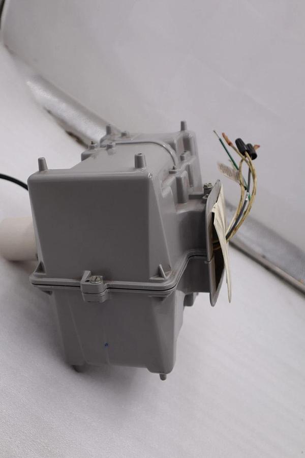 NEW OPEN BOX HUBBELL BL-A4008WH-QSS STOCK 5273