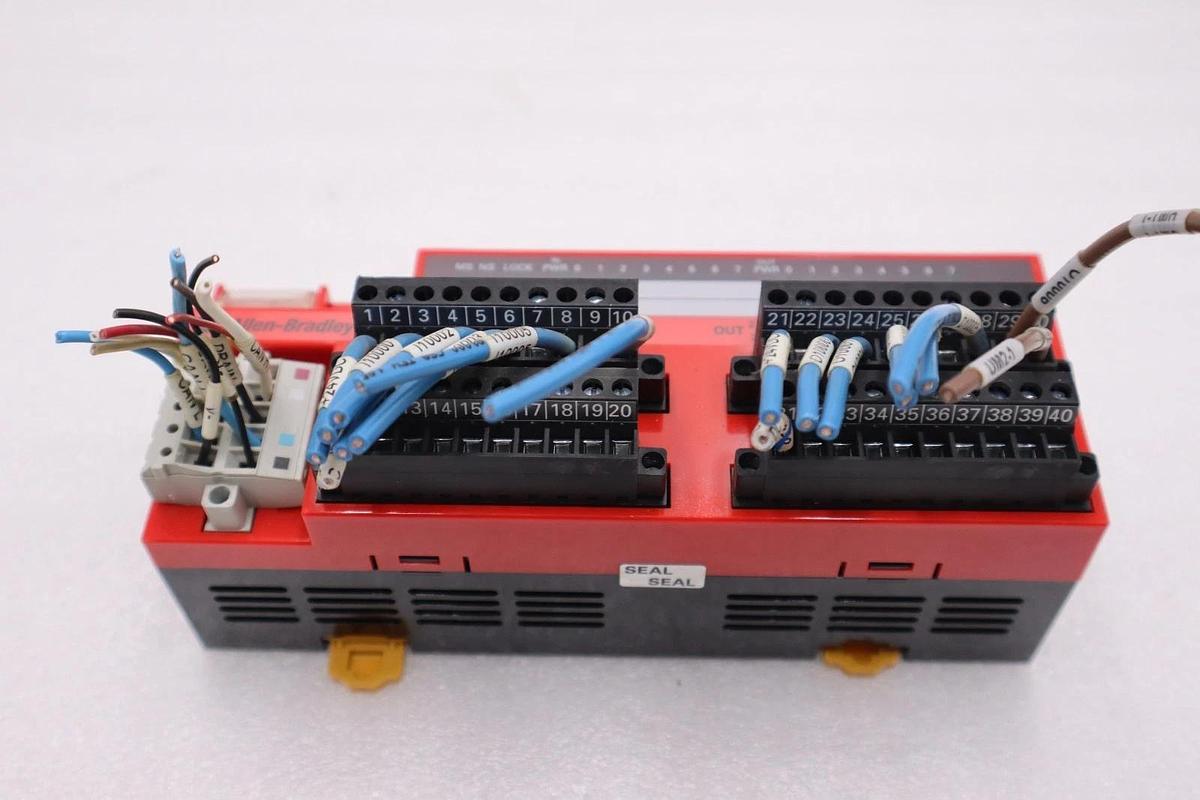 Used Allen Bradley 1791DS-IB8XOB8, Series A, CompactBlock I/O Module, 24VDC - USED