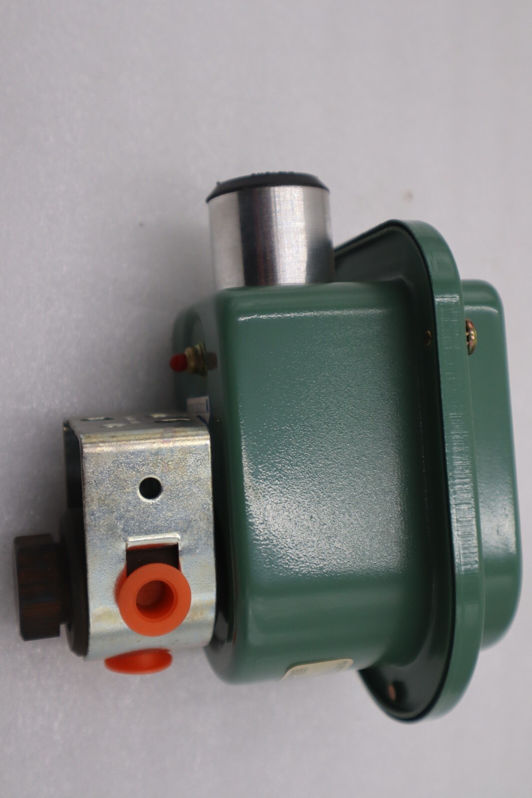 NEW ASCO WPKP8320B3 3-Way  SOLENOID VALVE 120VDC 1/8 STOCK G547