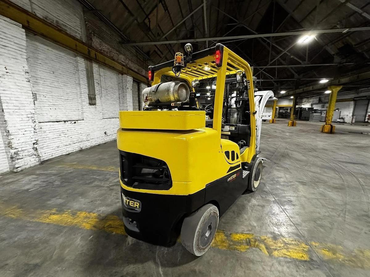 Used 15,500LB. HYSTER MDL S155FT WITH 84" CASCADE EXTRA HEAVY CASCADE PAPER CLAMP