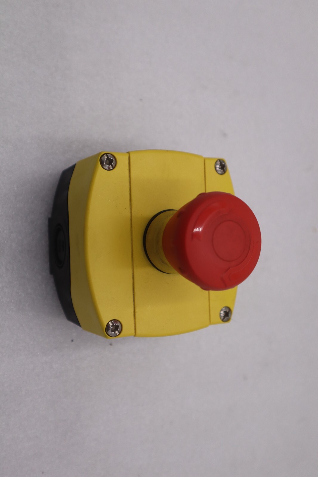 Allen-Bradley Push Button PC-PBT-GF30 STOCK K-3468