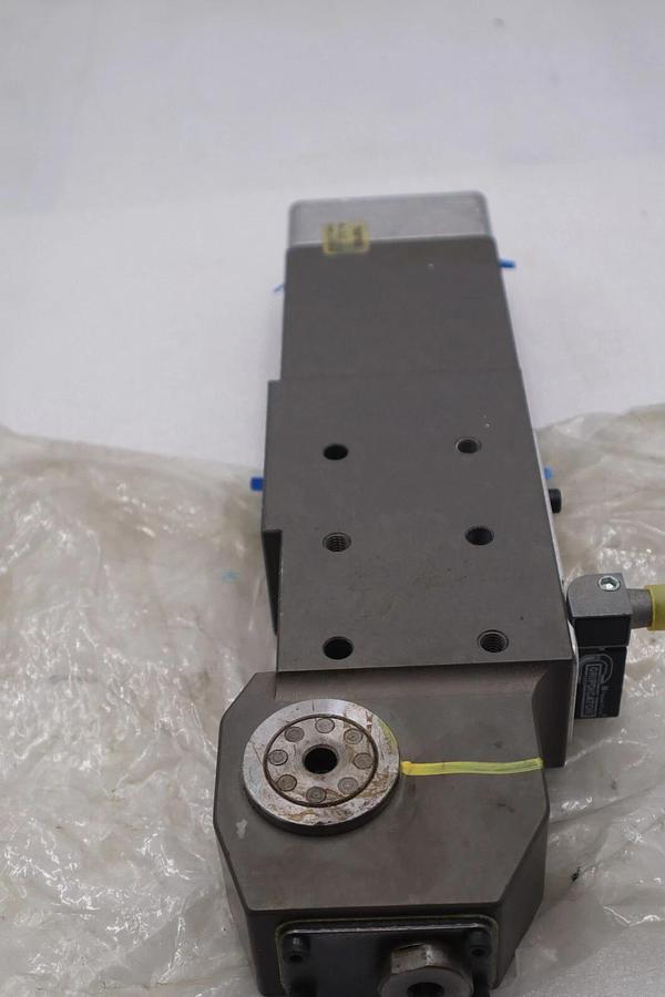 BTM CORP 74500E-733228H-135AR-SC2P DC PNEUMATIC POWER CLAMP #827A