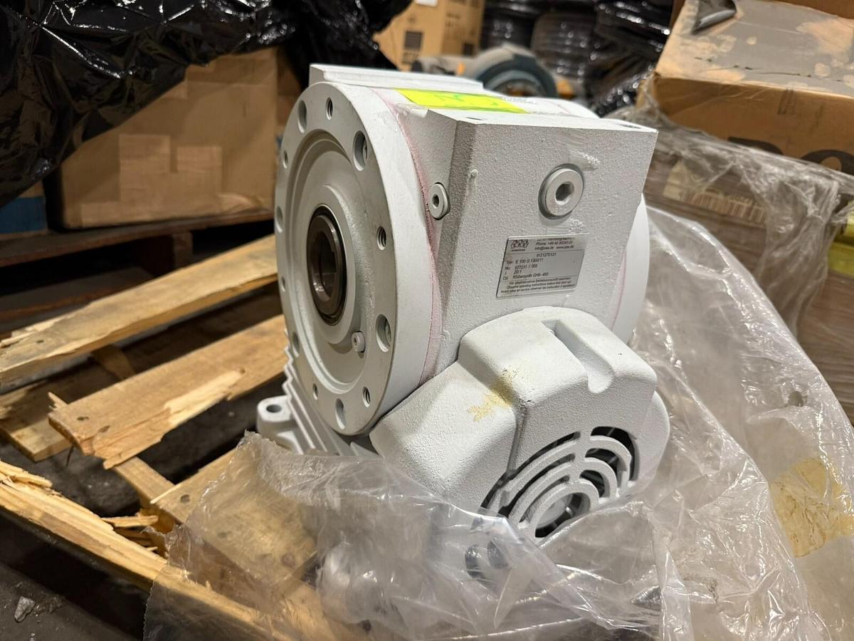 Used ZAE Antriebs Systeme 9121270131 TYP: E 100 G 1300/11 NO: 577211 / 005 WORM GEAR