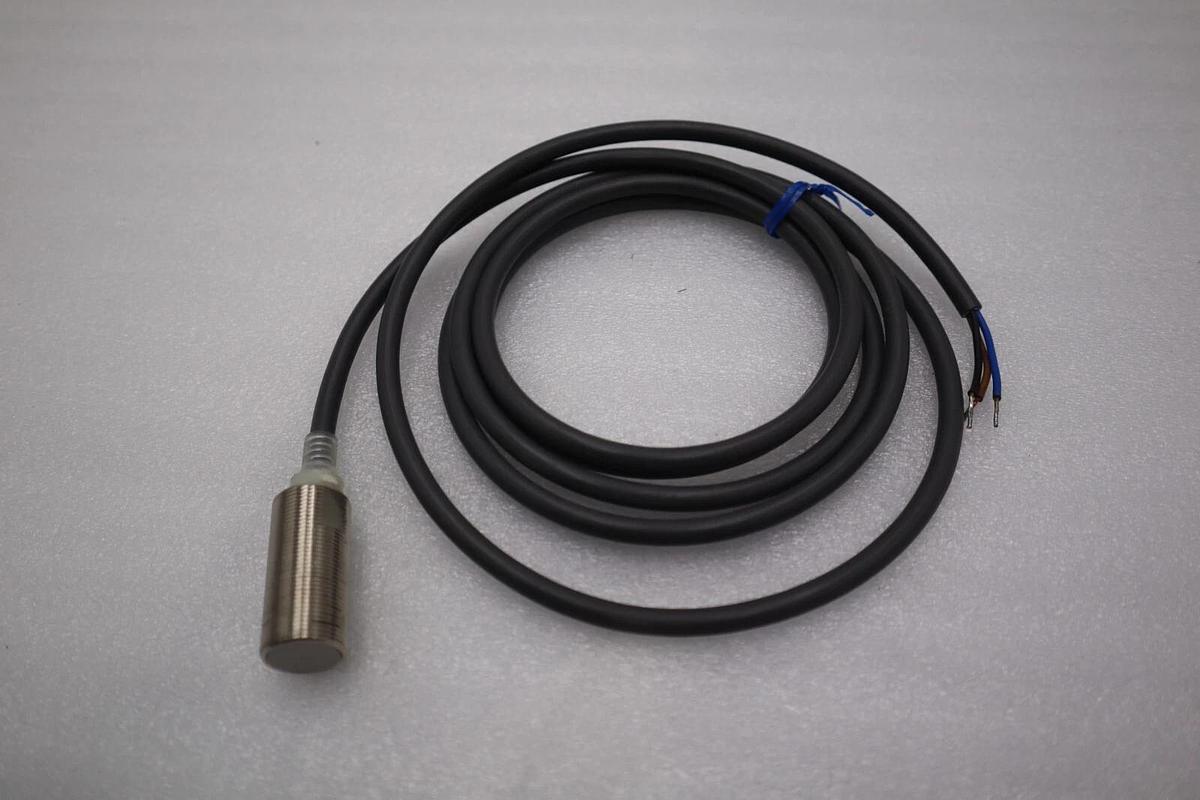 OMRON E2E-X5F1 PROXIMITY SENSOR INDUCTIVE CYLINDRICAL STOCK L-62-C