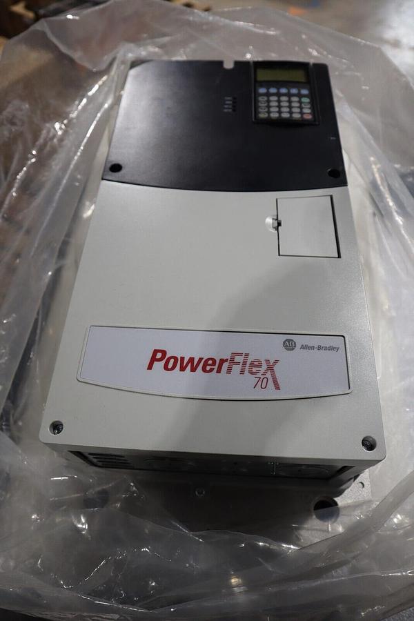 Used ALLEN BRADLEY 20AD052A3AYNAEC0 SER. A 480VAC POWERFLEX 70 DRIVE NEW STOCK S-592