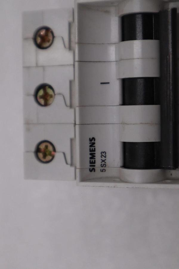 SIEMENS 5SX23 C32 CIRCUIT BREAKER 3POLE 400V 5SX2 480VAC STK H1390A