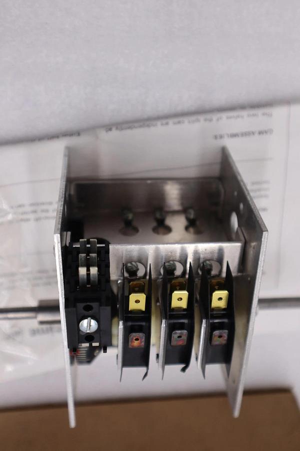 Used NEW AUTOMATIC TIMING & CONTROLS 324C03000F3X04K SWITCH CAM ASSY STK H1046