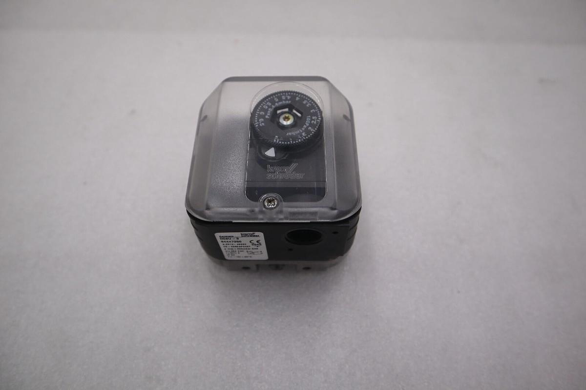 Used NEW OPEN BOX KROMSCHRODER Gas Pressure switch DG6U-3 STOCK K-3464