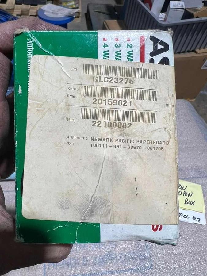 NEW OPEN BOX ASCO SOLENOID VALVE 1/4" PIPE USX8262D2212341 STK K739CC