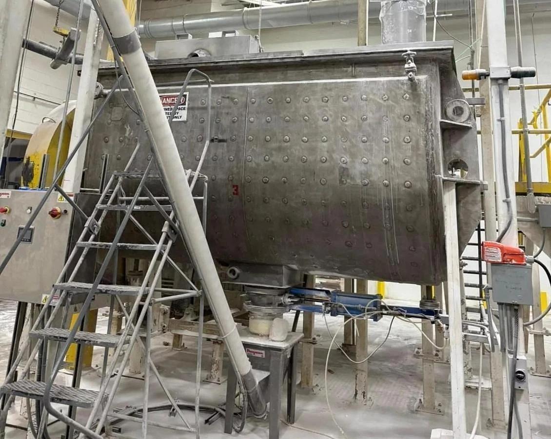 Used STAINLESS STEEL DOUBLE SPIRAL RIBBON BLENDER APROXIMATELY 222 CUBIC FEET