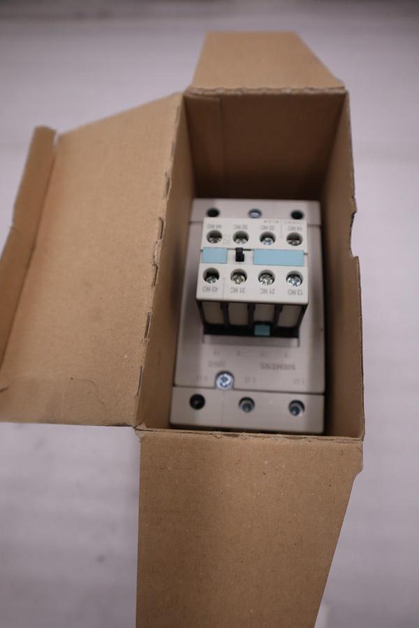 Used NEW OPEN BOX SIEMENS 3RT1044-1BB44 CONTACTOR 3RT10441BB44 STK CC182