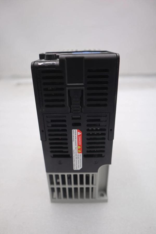 Allen-Bradley 25A-D2P3N114 PowerFlex 523 0.75KW 1HP Drive 25AD2P3N114 NEW 2081-A