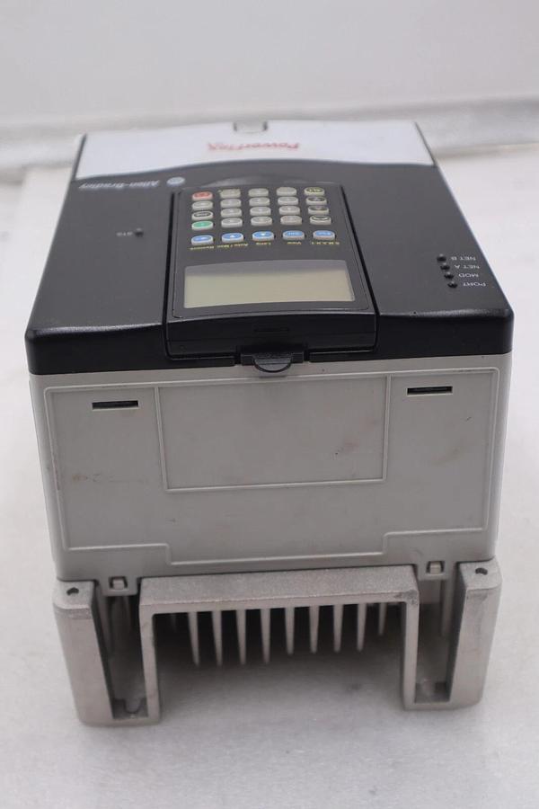 Used 20AD8P0A3AYNANC0 ALLEN BRADLEY POWERFLEX 70 5HP AC DRIVE 480 VOLT STOCK 3303