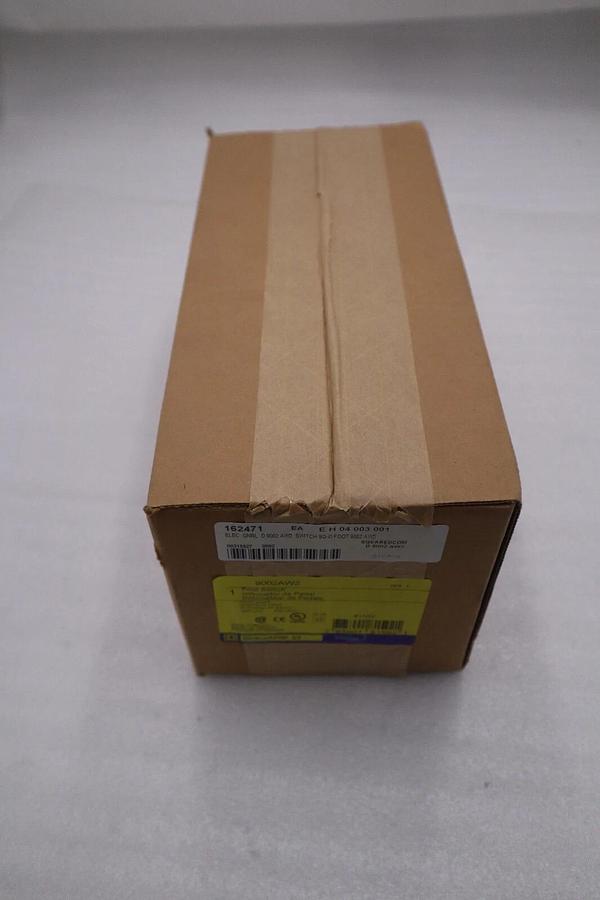 NEW SQUARE D 9002AW2 Heavy Duty Foot Switch STOCK G-190 785901815921