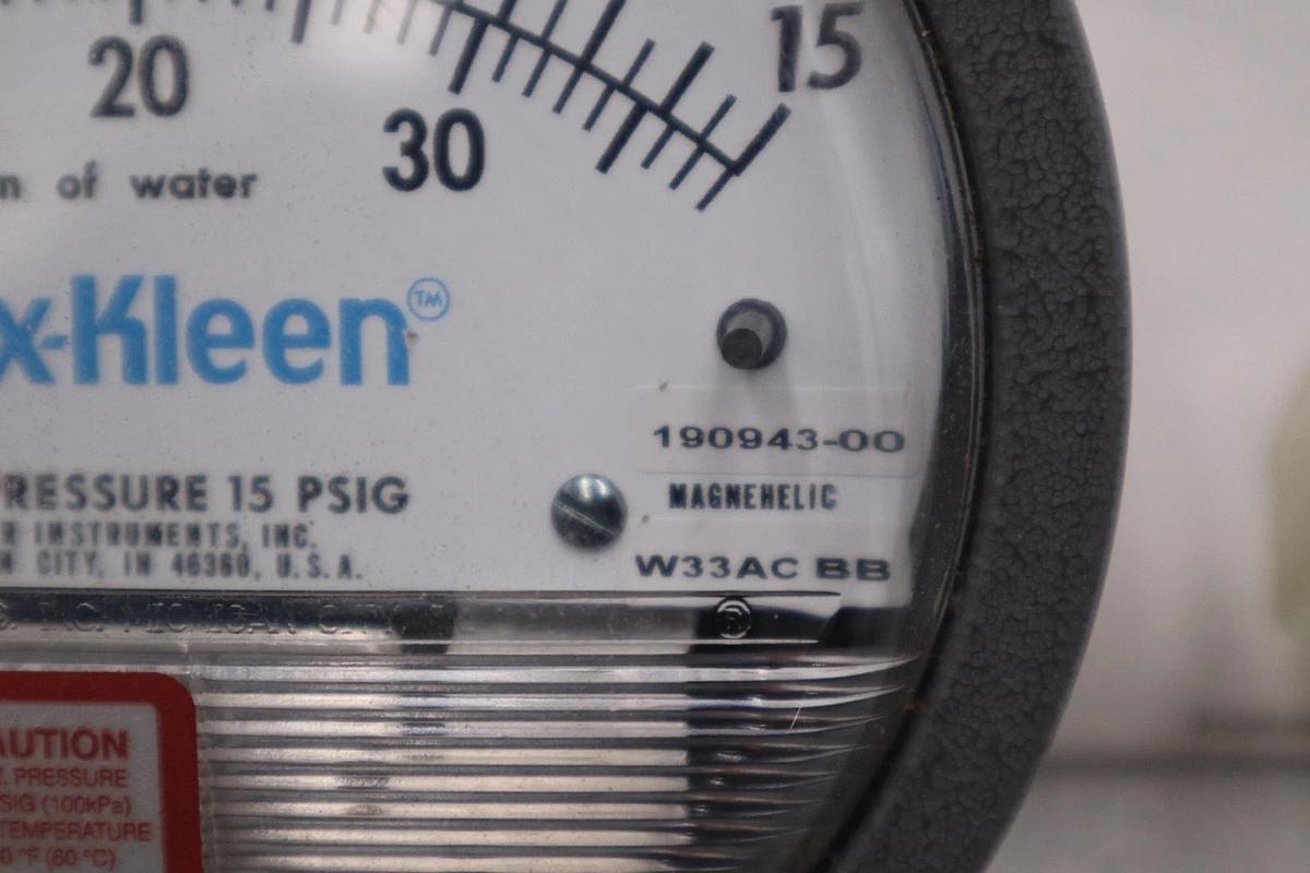 Used NEW Dwyer Magnehelic 190943-00 Flex-Kleen Pressure Gauge 0-15” H2O #H829A