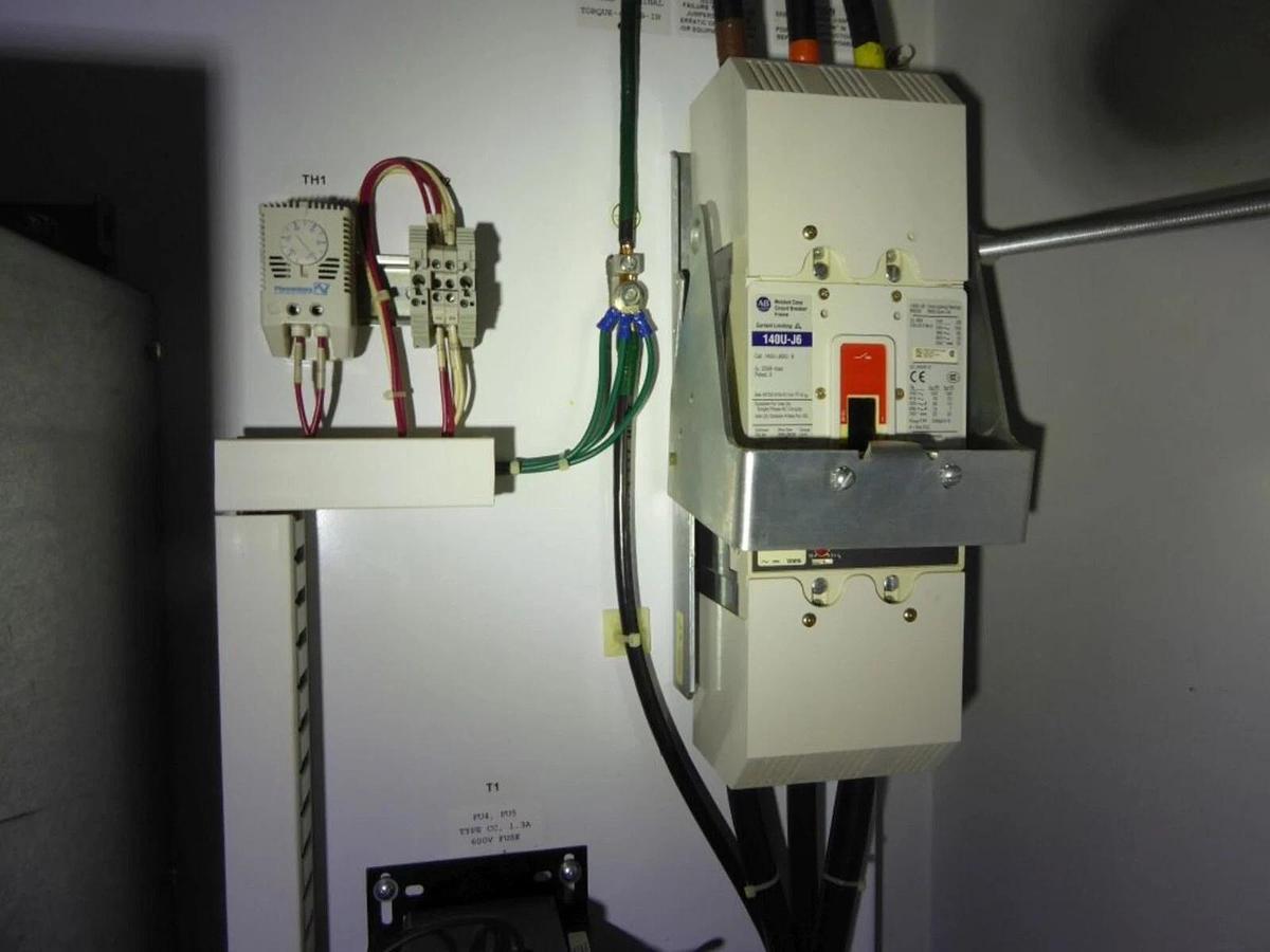 Used 20BD156A0AYNANC0 / B Allen Bradley 156 460V 125HP Powerflex 700 W/ CABINET #S610