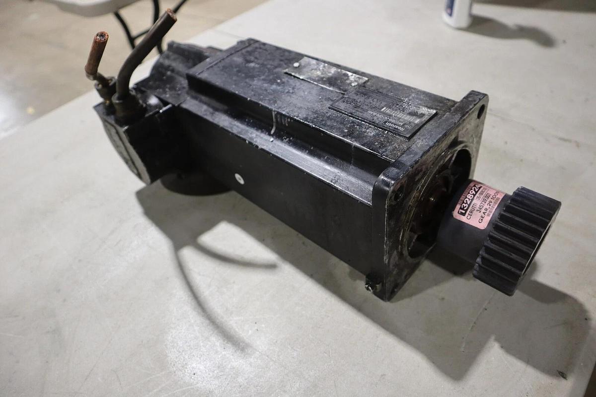 Used REXROTH MKE098B-047-GP0-BUNN / R911330073 HAZARDOUS LOCATION SERVO MOTOR #S-667