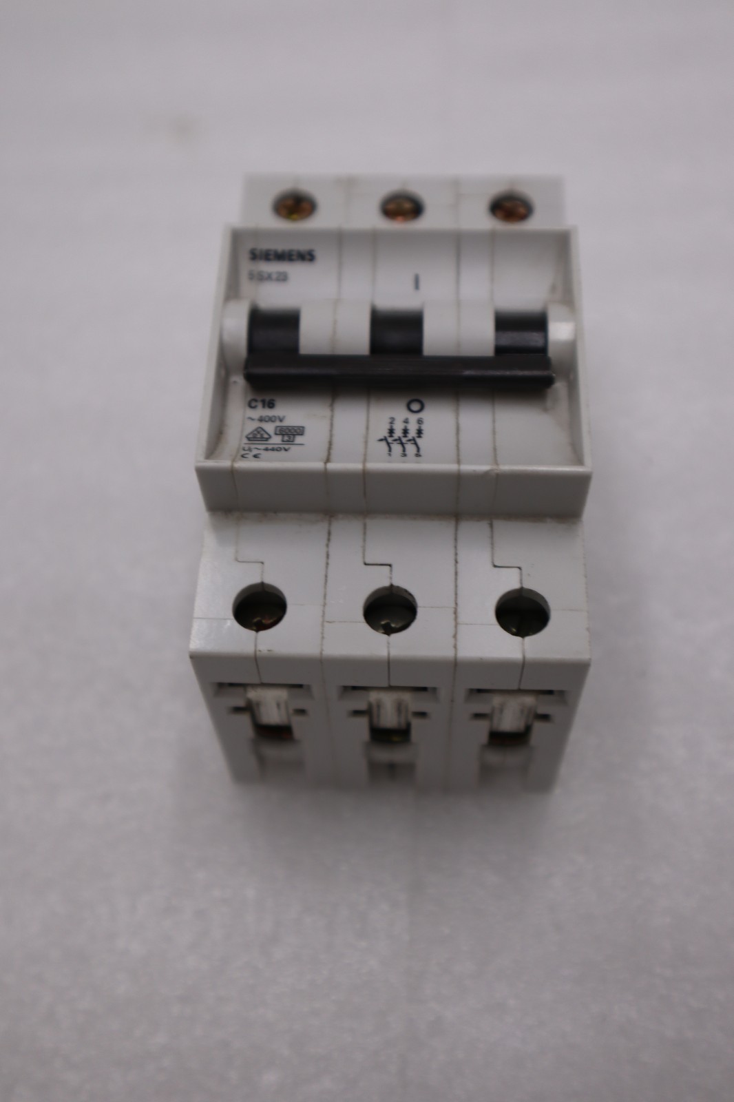 Used SIEMENS 5SX23 C32 CIRCUIT BREAKER 3POLE 400V 5SX2 480VAC STK H1390A
