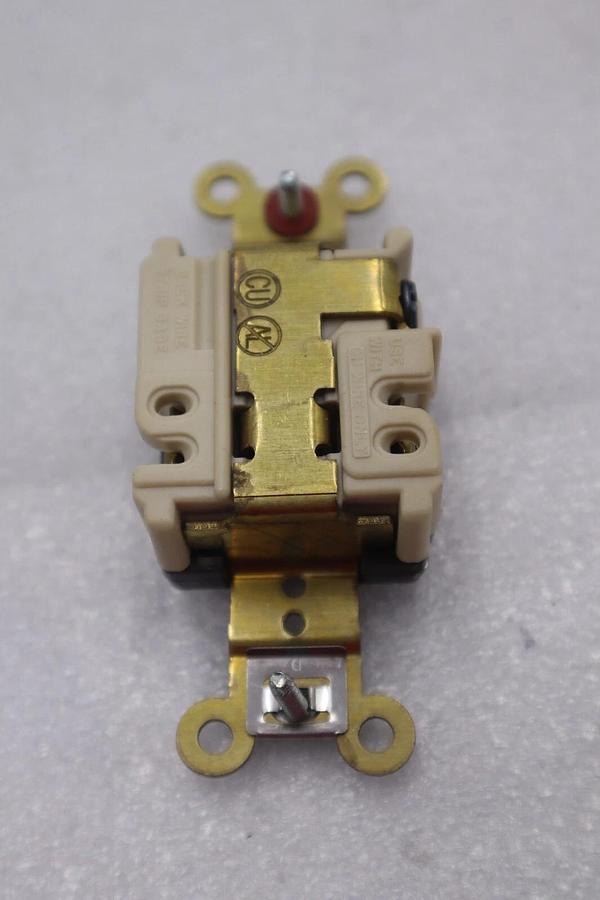 HUBBELL HBL5661 SINGLE RECEPTACLE 15A 250V STOCK #K-2144