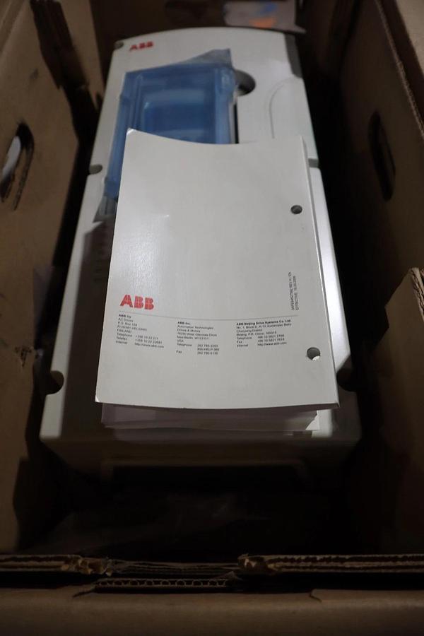 Used ABB ACS800-U1-0009-5+B056+P901 AC Drive 7.5 HP 5.5 kW - NEW IN BOX - STK 1529CC