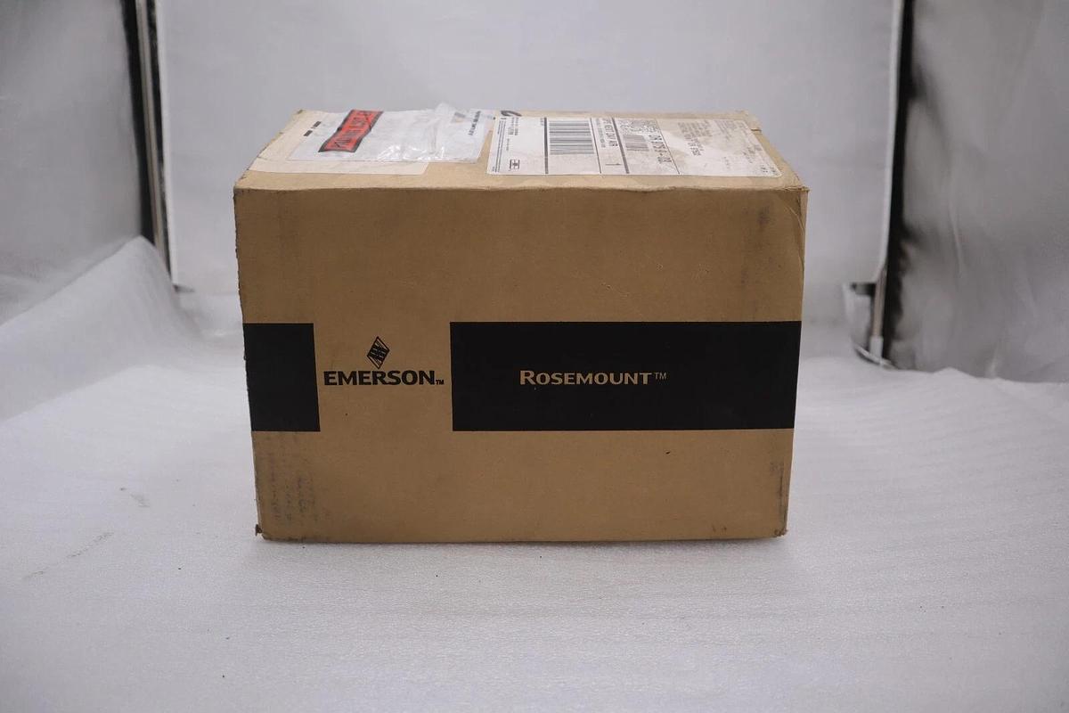 Rosemount 6888XI-1OXY-02-00-00-00-00-00 Conductivity Analyzer NEW UNIT #5912