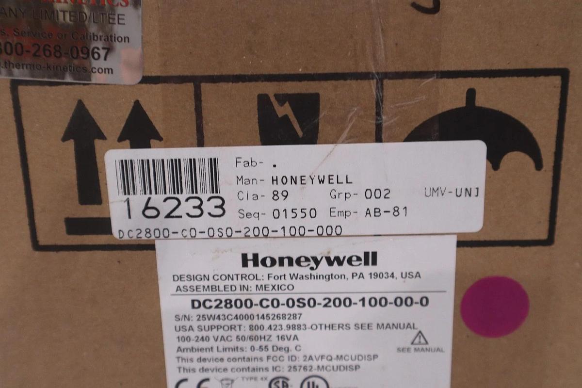 Used NEW HONEYWELL DC2800-C0-0S0-200-100-00-0 DIGITAL CONTROLLER STK SGF134