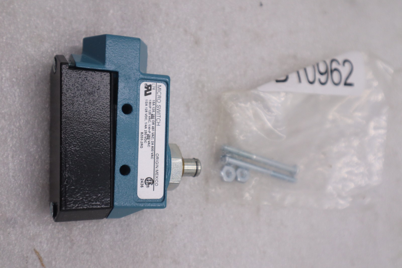 Honeywell BZE6-2RQ BZE62RQ Micro Roller Plunger Limit Switch - STOCK 1530A