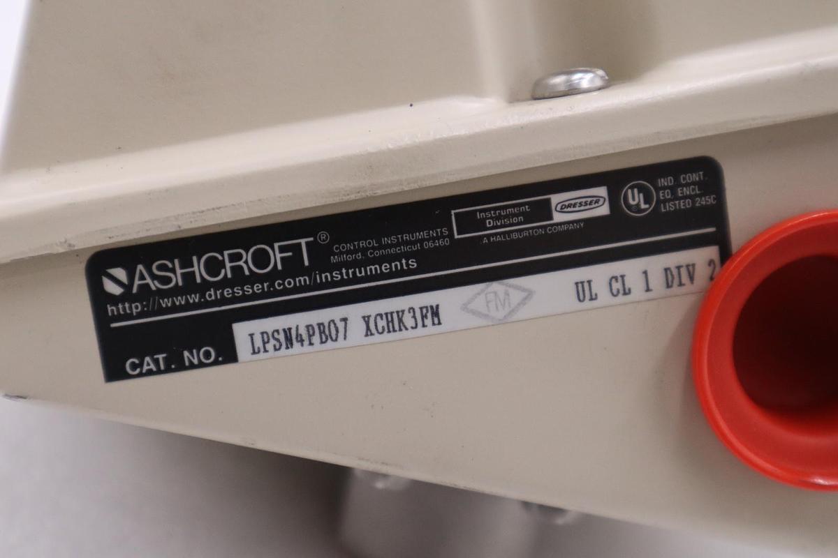 Used NEW ASHCROFT LPSN4PB07 XCHK3FM Pressure Switch 5A 125/250VAC STOCK H1249
