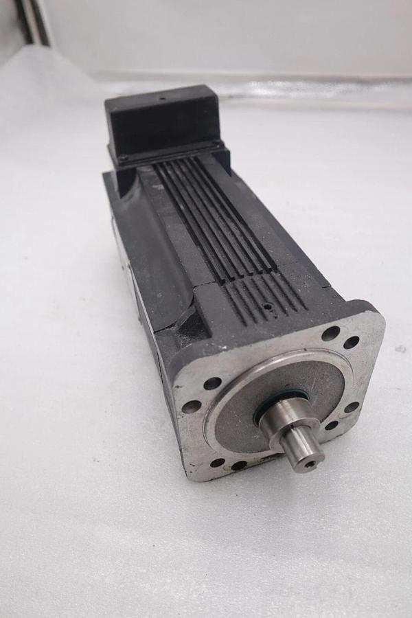 Used ALLEN BRADLEY 1326AB-B420H-M2L SERVO MOTOR AC PERMANENT MAGNET STOCK M-163